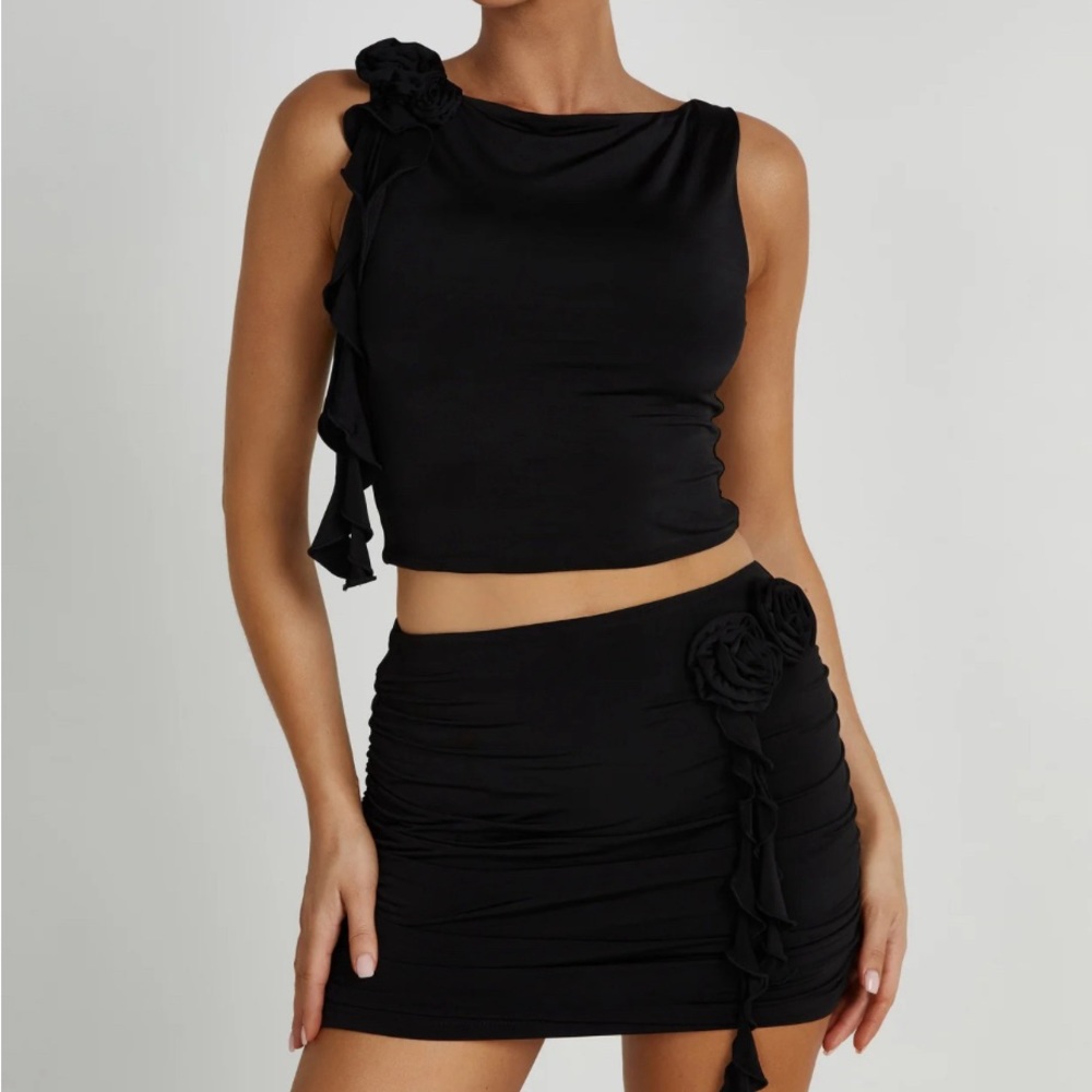 MESHKI BLACK RUCHED ROSE MINI SKIRT & SLEEVELESS TOP SIZE XS